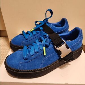 Puma "Trace" Blue Suede w/Oversized Buckle 2" Platform Sneakers Womans Sz.8